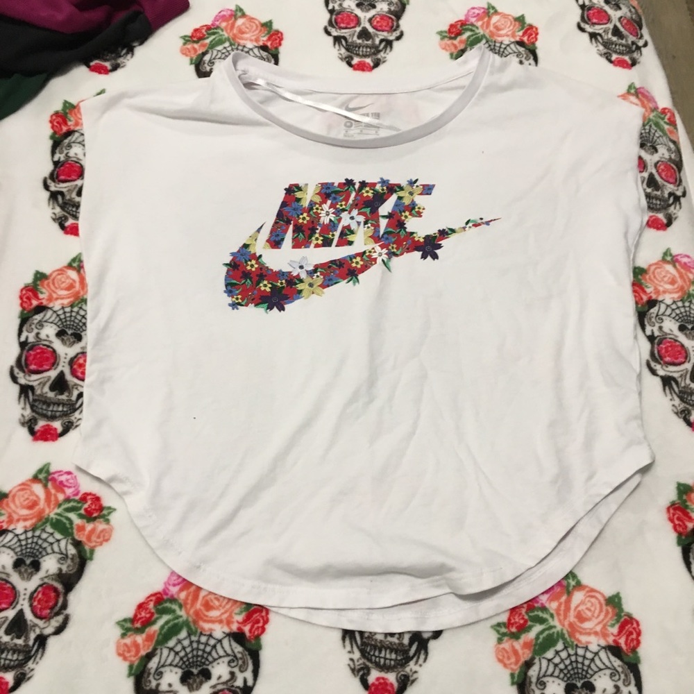 Off the shoulder Nike Active Tee